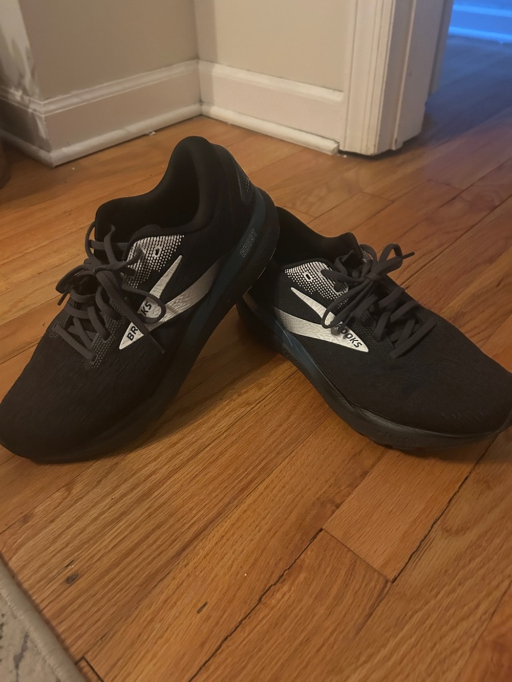 Brooks Men's Black and Silver Athletic Running Shoes